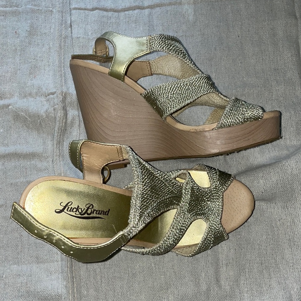 Lucky brand wedges gold